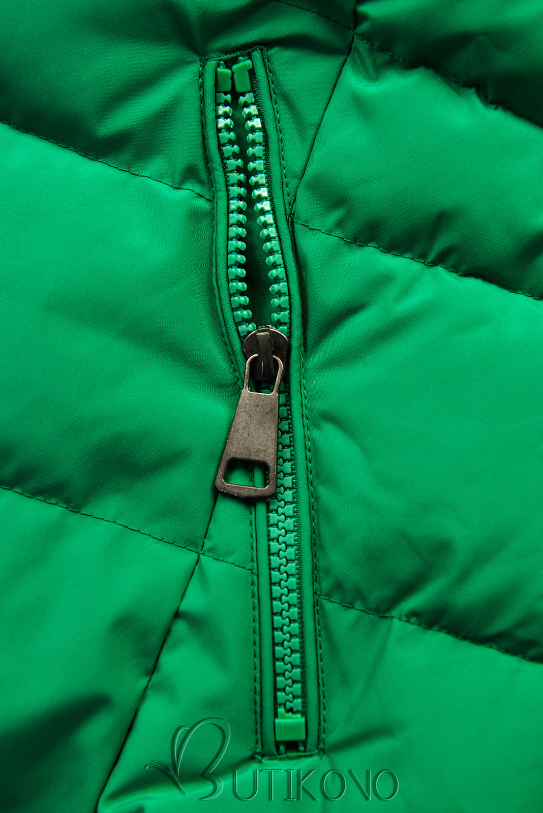 Zelená prešívaná zimná bunda s kožušinou