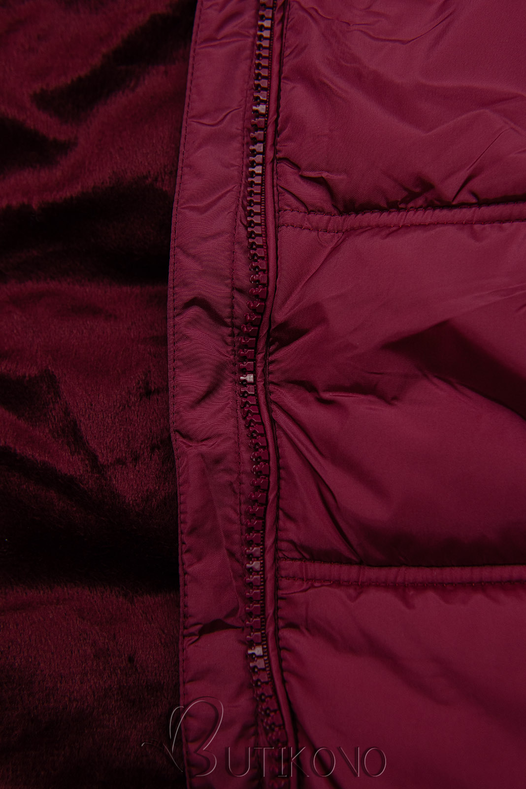 Burgundy zimná bunda v prešívanom dizajne
