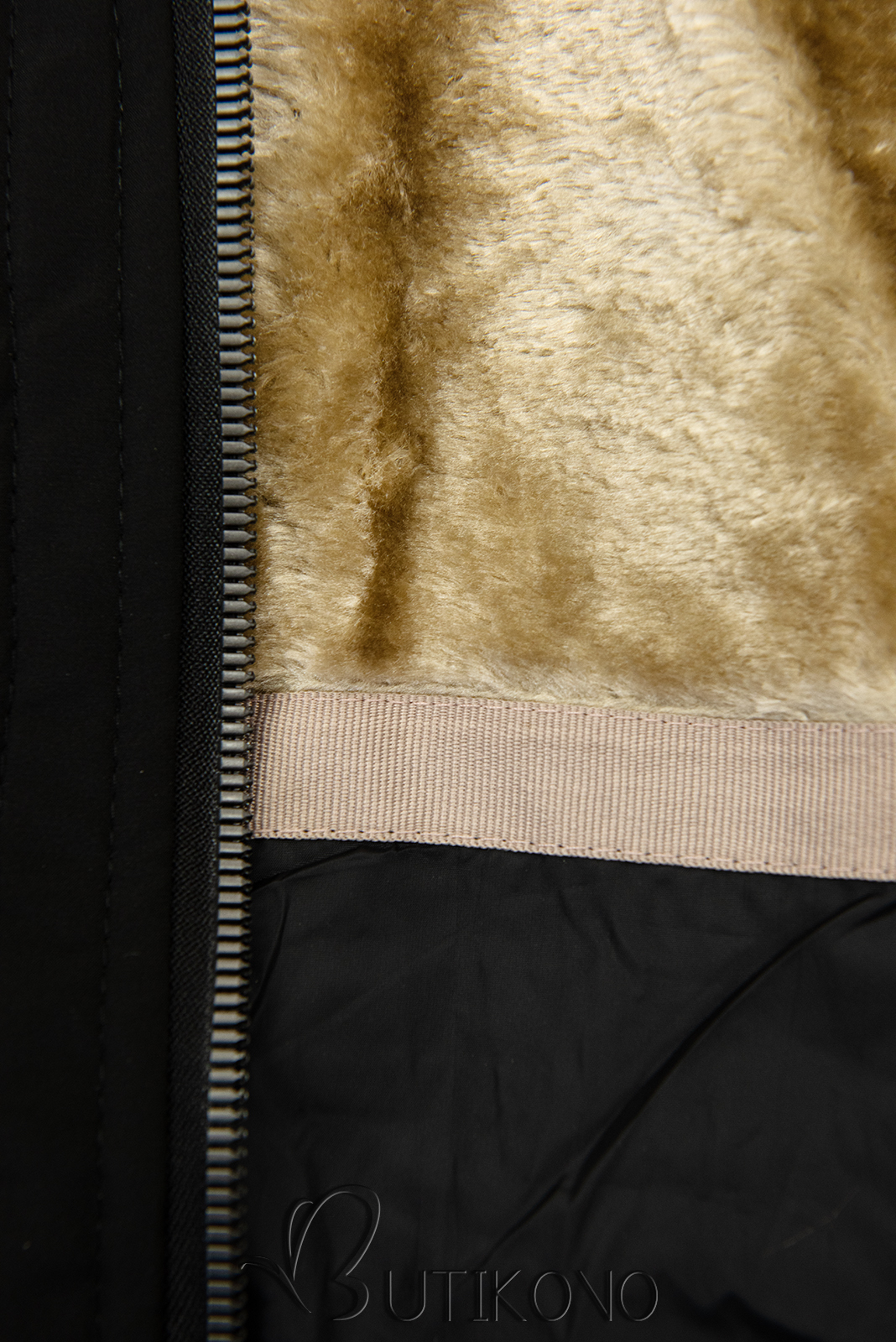 Čierna zimná bunda so sťahovaním v páse