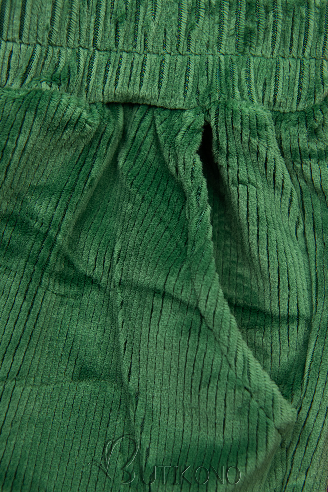 Zelené nohavice so šnurovaním v páse