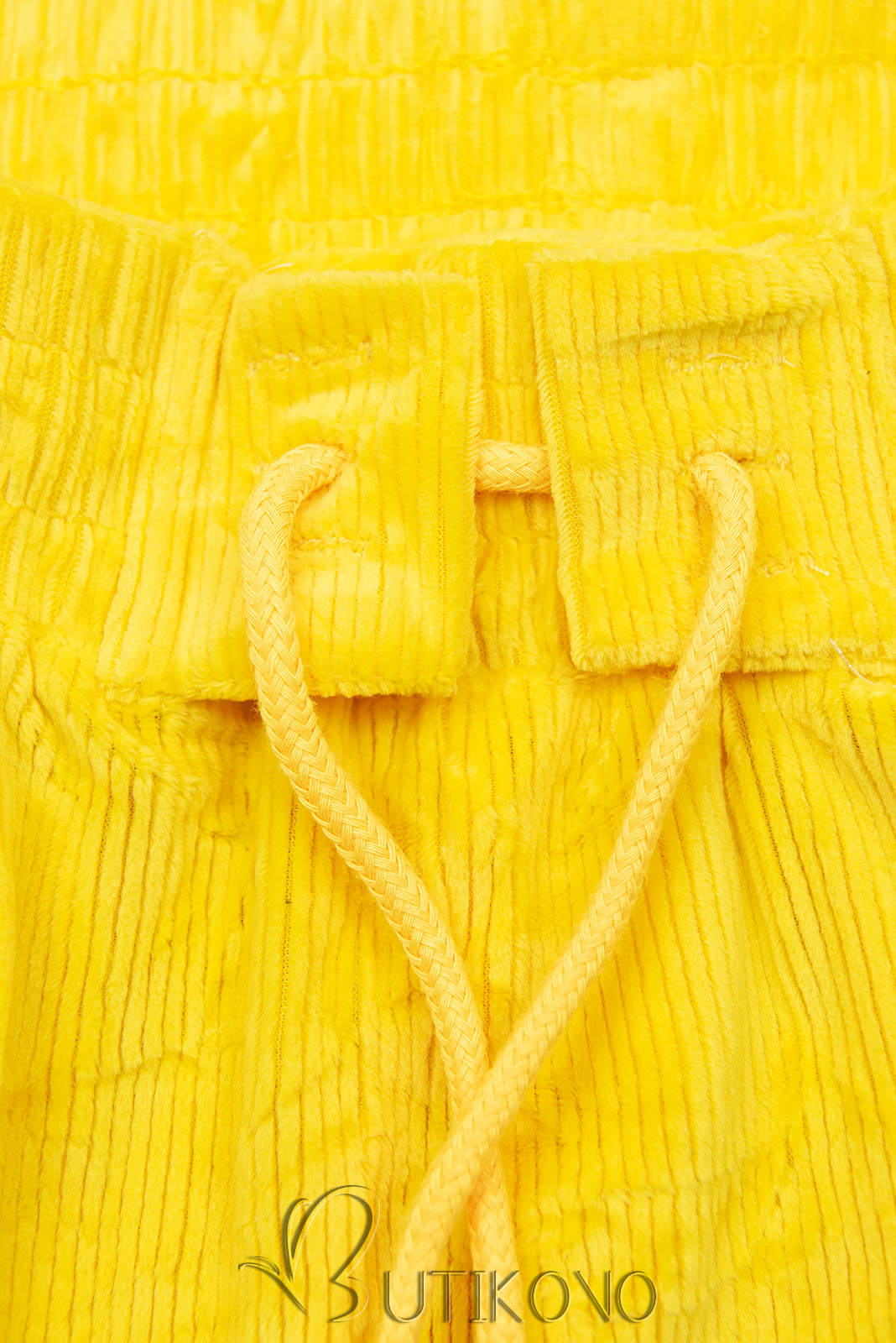 Žlté nohavice so šnurovaním v páse