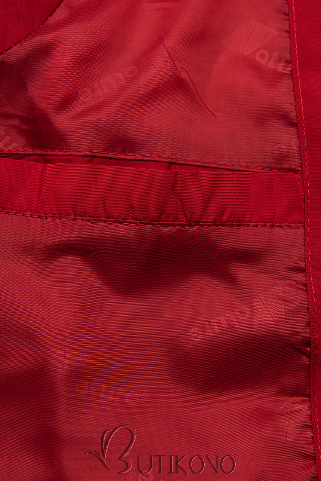 Červená vesta s odopínateľnou kapucňou