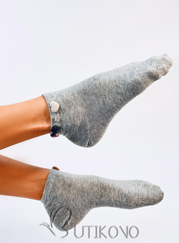 Sivé ponožky so srdiečkami