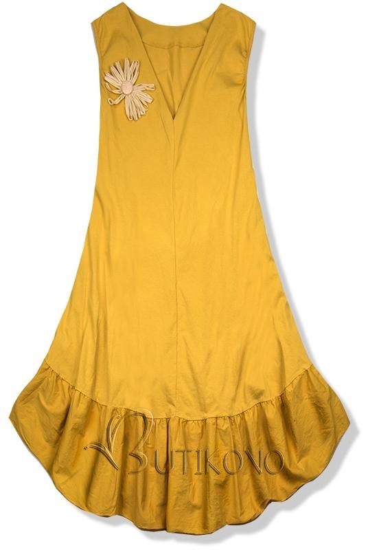 Žlté šaty so slamenou brošňou