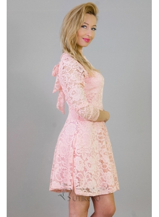 Ružové čipkované šaty