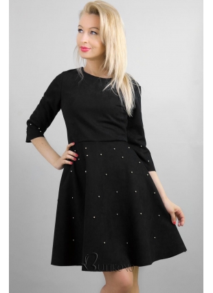 Čierne semišové šaty s perličkami