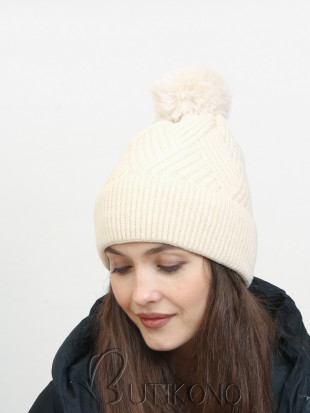 Zimná pletená čiapka v ecru farbe