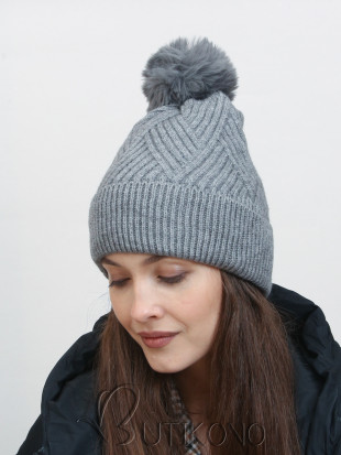 Zimná pletená čiapka v sivej farbe