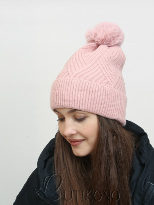 Zimná pletená čiapka v ružovej farbe
