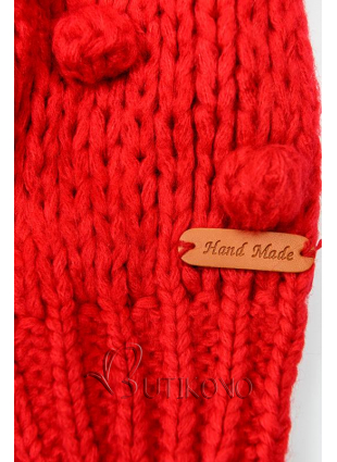 Červený sveter s brmbolcami