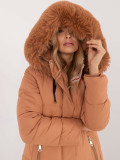Pohodlná zimná bunda s odnímateľnou kapucňou camel hnedá