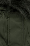 Zimná parka v khaki farbe s kožušinou