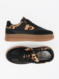 Dámske čierne sneakersy s animal detailmi