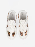 Biele sneakersy s leopardím vzorom