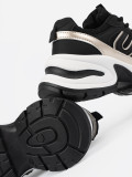 Čierne dámske sneakersy so zlatými detailmi