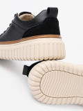 Čierne kožené sneakersy na béžovej platforme