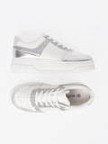 Bielo-strieborné sneakersy s lesklými detailmi