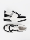 Čierno-biele sneakersy so striebornými detailmi