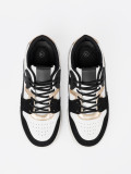 Čierno-biele sneakersy so zlatými detailmi