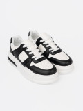 Štýlové čierno-biele sneakersy s hrubou podrážkou