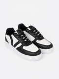 Štýlové čierno-biele sneakersy s trblietavými detailmi