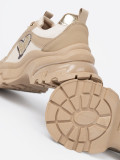 Béžové sneakersy s ozdobným zlatým srdcom