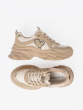 Béžové sneakersy s ozdobným zlatým srdcom