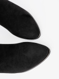 Čierne semišové členkové čižmy s elegantným riasením