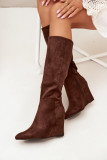 Zateplené hnedé čižmy na klinovom podpätku z eko semišu