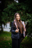 Béžová bunda s károvaným lemom