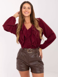 Elegantná bordová blúzka s volánom a balónovými rukávmi