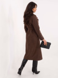 Hnedý prechodný kabát s opaskom a podšívkou