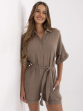 Štýlový hnedý overal s krátkym rukávom