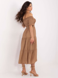 Camel hnedé letné midi šaty s off-shoulder strihom