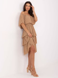Camel hnedé elegantné off-shoulder šaty s volánom