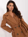 Elegantný prechodný kabát v camel farbe