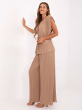 Elegantný komplet v camelovej farbe