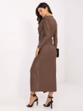 Elegantné tmavobéžové maxi šaty s dlhým rukávom a prekladaným výstrihom