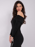 Čierna blúzka s odhalenými ramenami a 3/4 rukávmi