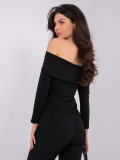Čierna blúzka s odhalenými ramenami a 3/4 rukávmi