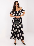 Čierne maxi šaty s bodkami a odhalenými ramenami