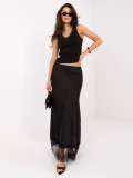 Čierny rebrovaný top s čipkou a V-výstrihom