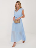 Svetlomodré rozšírené midi šaty s opaskom