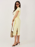 Svetložlté bavlnené letné šaty s opaskom