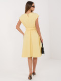 Žlté rozšírené midi šaty s opaskom