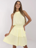 Svetložlté minišaty s volánom a viazaním