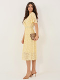 Žlté rozšírené midi šaty s opaskom