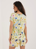 Žlté šortky s kvetinovou potlačou