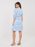 Modré šaty s potlačou a opaskom