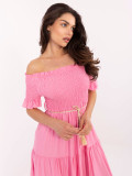 Ružové letné midi šaty s off-shoulder strihom